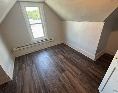 108 Gold Street - Photo Thumbnail 3
