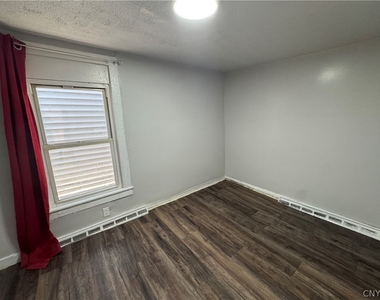 108 Gold Street - Photo Thumbnail 4