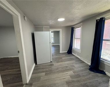 108 Gold Street - Photo Thumbnail 3
