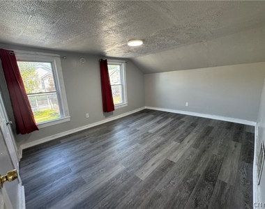 108 Gold Street - Photo Thumbnail 6