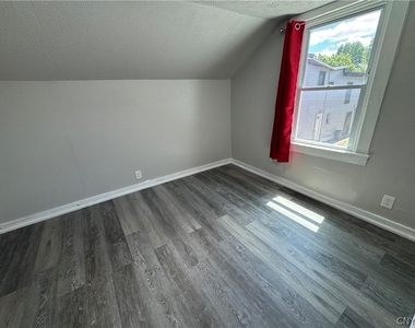 108 Gold Street - Photo Thumbnail 7