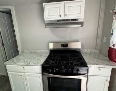 108 Gold Street - Photo Thumbnail 2