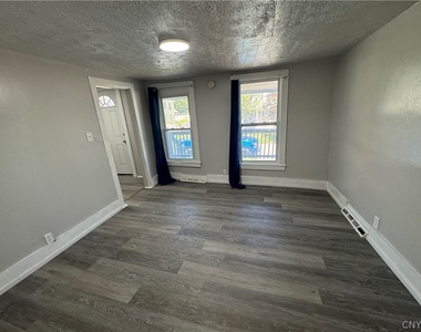 108 Gold Street - Photo Thumbnail 5