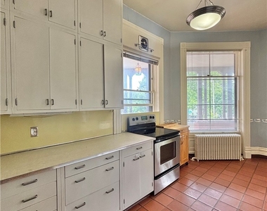 201 Pine Street - Photo Thumbnail 16