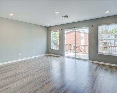 38 Tracy Street - Photo Thumbnail 8