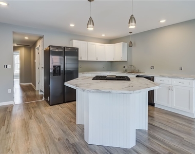 38 Tracy Street - Photo Thumbnail 4