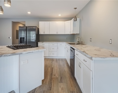38 Tracy Street - Photo Thumbnail 6