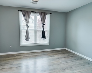 38 Tracy Street - Photo Thumbnail 13