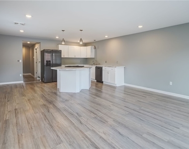38 Tracy Street - Photo Thumbnail 2
