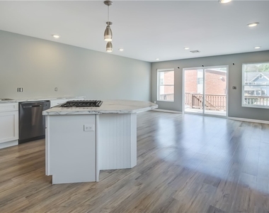 38 Tracy Street - Photo Thumbnail 1