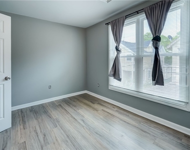 38 Tracy Street - Photo Thumbnail 14