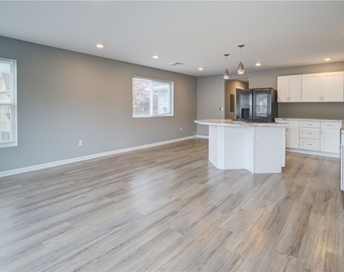 38 Tracy Street - Photo Thumbnail 3