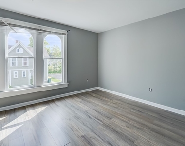 38 Tracy Street - Photo Thumbnail 15