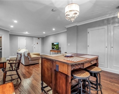 800 West Ferry Street - Photo Thumbnail 6