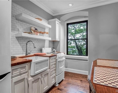 800 West Ferry Street - Photo Thumbnail 5
