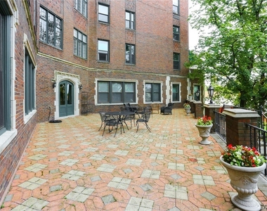 800 West Ferry Street - Photo Thumbnail 10