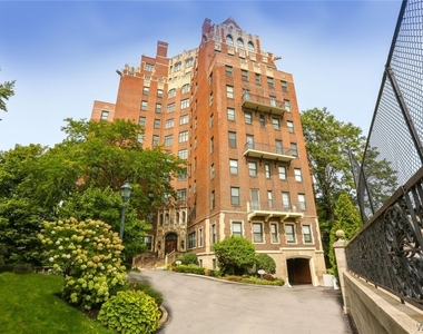 800 West Ferry Street - Photo Thumbnail 2