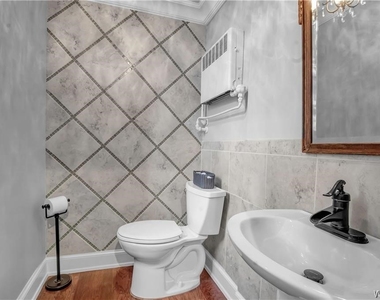 800 West Ferry Street - Photo Thumbnail 7