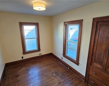 307 Sterling Avenue - Photo Thumbnail 21