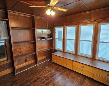 307 Sterling Avenue - Photo Thumbnail 9