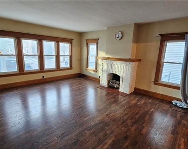307 Sterling Avenue - Photo Thumbnail 3