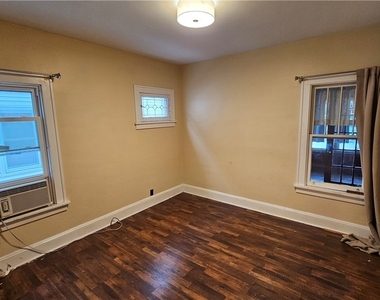 307 Sterling Avenue - Photo Thumbnail 11