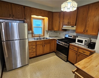 307 Sterling Avenue - Photo Thumbnail 7