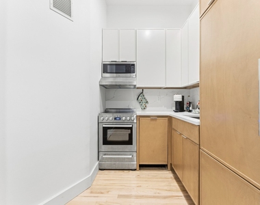 310 West 80th Street - Photo Thumbnail 4
