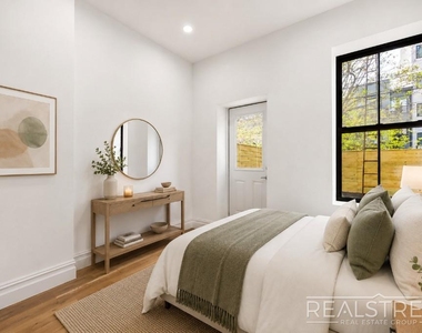 310 Linden St - Photo Thumbnail 3