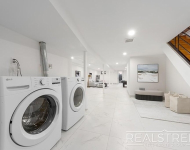 310 Linden St - Photo Thumbnail 6