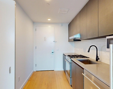 144-74 Northern Boulevard - Photo Thumbnail 2