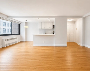 West 97th Street - Photo Thumbnail 3