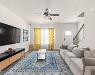 1006 Bayrose Circle - Photo Thumbnail 5