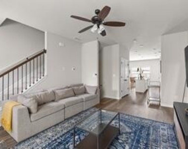 1006 Bayrose Circle - Photo Thumbnail 6