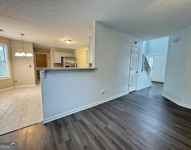 2121 Silva Court - Photo Thumbnail 8