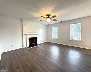 2121 Silva Court - Photo Thumbnail 6