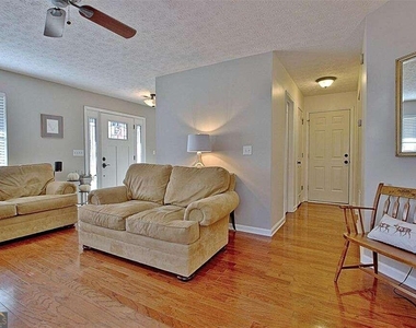 212 Brighton Path - Photo Thumbnail 10