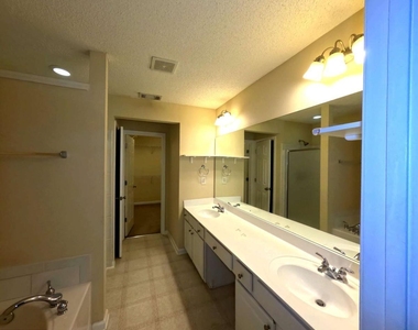 4132 Royal Regency Circle Nw - Photo Thumbnail 6
