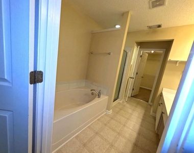 4132 Royal Regency Circle Nw - Photo Thumbnail 7