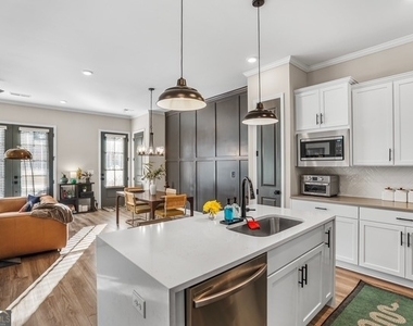 905 Willingham Drive - Photo Thumbnail 5
