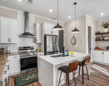 905 Willingham Drive - Photo Thumbnail 8