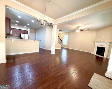 6215 Crested Moss Drive - Photo Thumbnail 5
