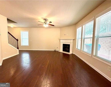6215 Crested Moss Drive - Photo Thumbnail 3