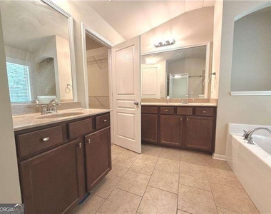 6215 Crested Moss Drive - Photo Thumbnail 16