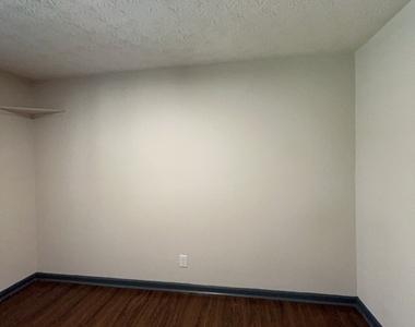 1265 Herrington Road - Photo Thumbnail 16