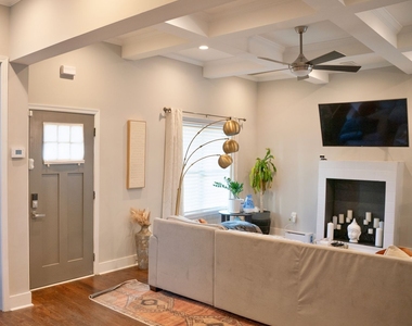 1005 Birch Street Sw - Photo Thumbnail 2
