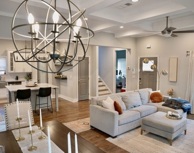 1005 Birch Street Sw - Photo Thumbnail 8
