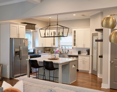 1005 Birch Street Sw - Photo Thumbnail 5