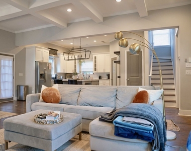 1005 Birch Street Sw - Photo Thumbnail 7