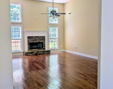 110 Lyndhurst Way - Photo Thumbnail 2